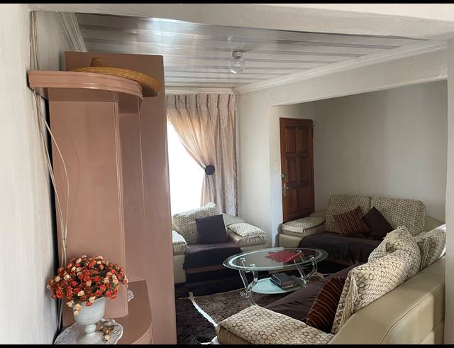 3 BEDROOM FREEHOLD FOR SALE IN SOSHANGUVE XX